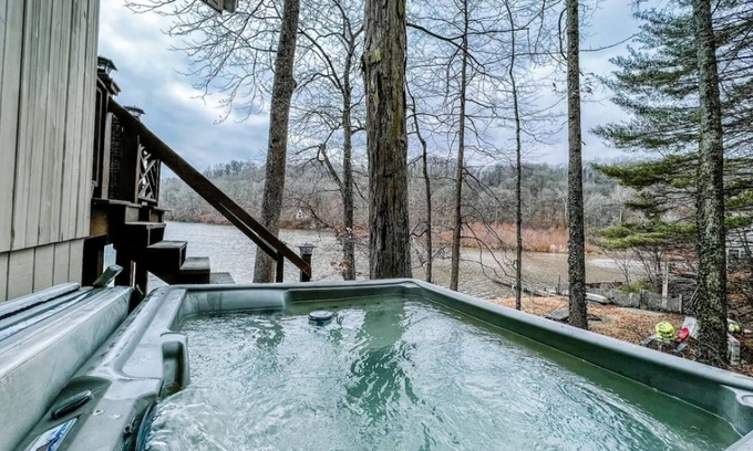 Martinsville Apartamento | Two Lakefront Cabins Next Door