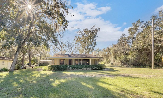Fort McCoy Cabina | Two lakefront homes on one property near Salt Springs with great porches & yard