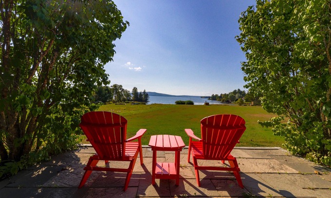 Greenville Casa | 2 cabañas frente al lago que admiten perros en 4 acres con porches, muelle y vistas al lago