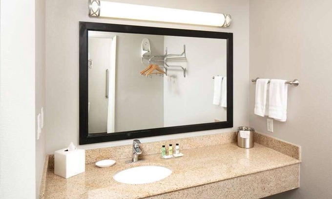 Temecula Hotel | Two Large Room Near Scenic Temecula Wineries!