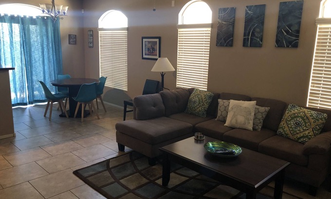 Tempe Casa | ¡Dos Master Suites! Escapada de vacaciones o viajes corporativos a través del estadio Cubs