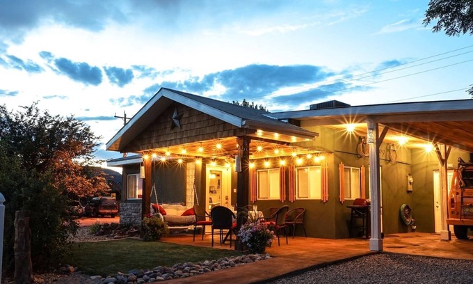 Kanab Casa | 2 Master Suites ❤︎ Cerca de 3 parques nacionales✮ ¡Con mucho carácter y diversión! Mascotas OK