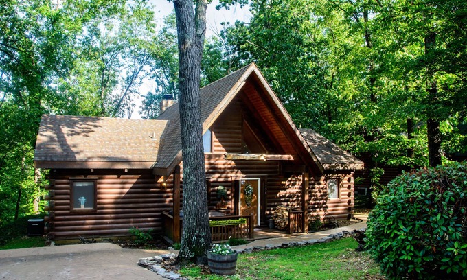 Branson Cedars Cabina | Acogedora cabaña con dos master suites, perfecta para dos parejas