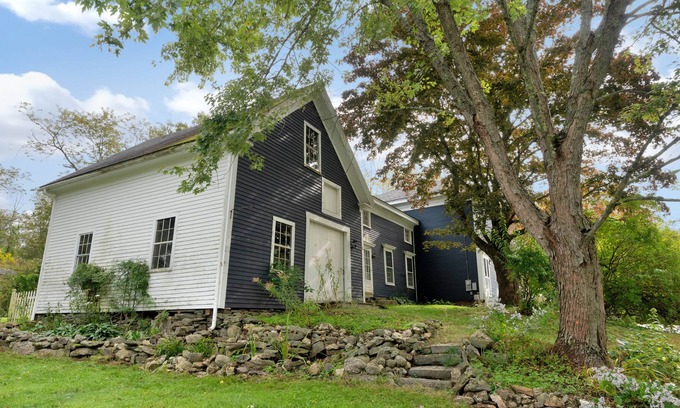 Phippsburg Otro | Two minutes from the water! Cozy Colonial farmhouse with modern amenities
