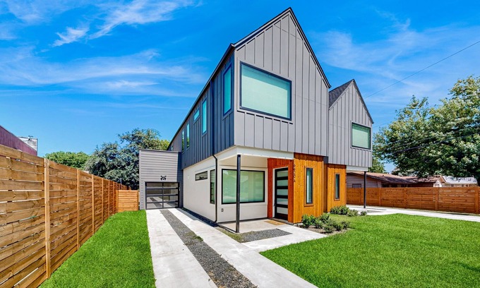 Highland Casa | Two modern townhouses with enclosed backyards