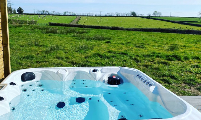 Thelbridge Casa | Two Moors Way Cottages luxury with hot tub - The Old hayloft