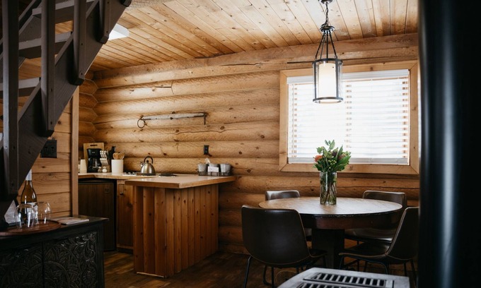 Sandpoint Cabina | Two Paws Cabin- Chapman Springs