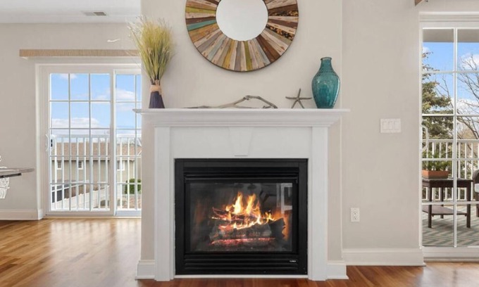 New Buffalo Condominio | Two Pools & Gym - Walk to Beach - Shop & Eat Downtown | Downtown Convenience