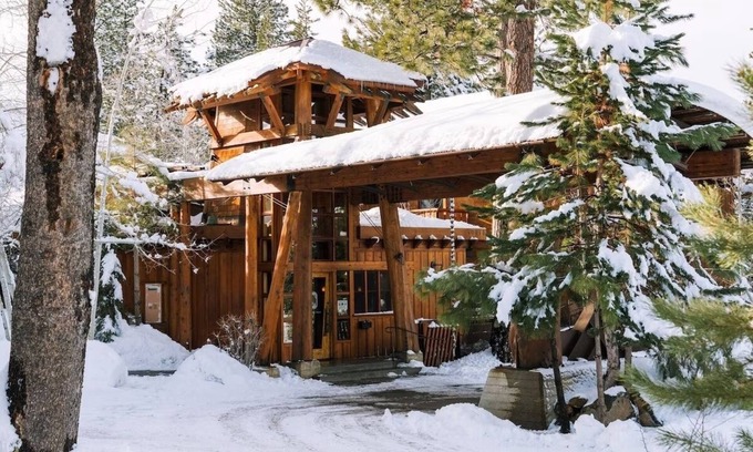 Truckee Hotel | Two Queen Room, Gravity Haus, Hot Tub, Near Palisades Tahoe