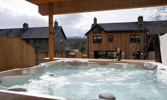 Glenmore Cabaña | Two Queens Houses - a house that sleeps 10 guests in 5 bedrooms