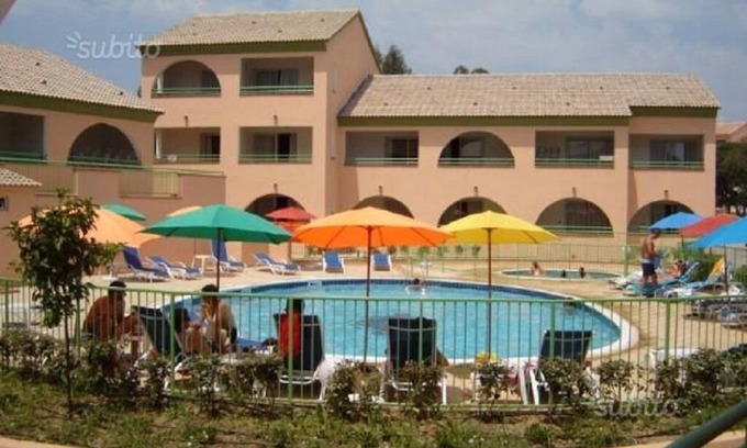 Bravone Condominio | Apartamento de dos habitaciones en una encantadora residencia con piscina y wi-fi a pocos pasos del mar