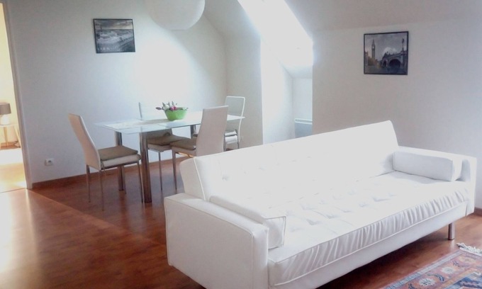 Jouars-Pontchartrain Apartamento | Two Rooms in the Forest
