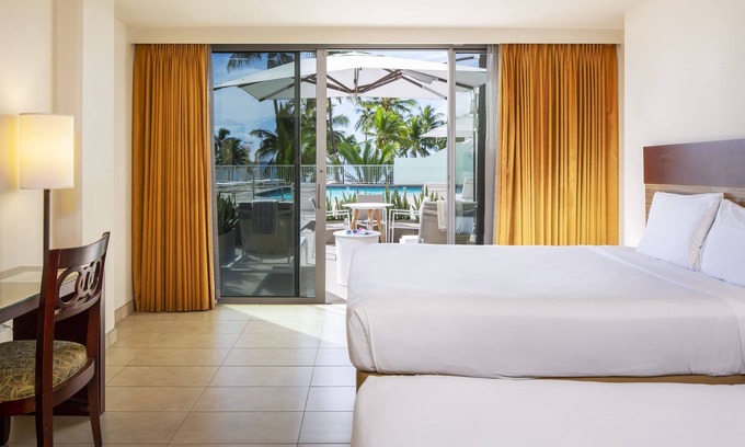 Honolulu Hotel | Two Rooms with Easy Pool Access! Property Close to Waikiki Beach!