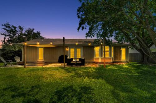 Lynn Haven Casa | Two Spaces in One Main House and Guest House 25 Min to PCB