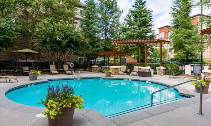 Dunwoody Hotel | Two Spacious 2BR Suites with Full Kitchens, Free Breakfast! Pool, Pets Allowed!