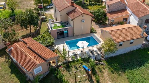 Nedescina Casa | Two Stone Houses Iva