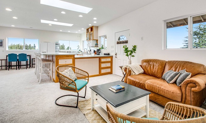 Oak Harbor Casa | Two-story, bayfront home with WiFi, washer/dryer, & views - walk to the beach
