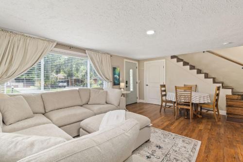 Palmetto Casa | Two-Story Beach Cottage
