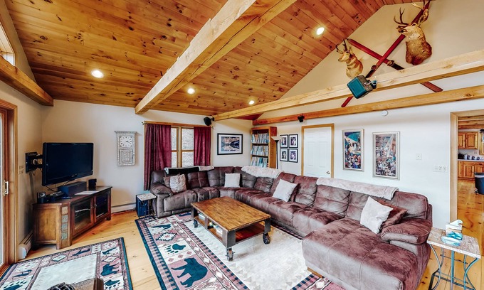 Wardsboro Casa | Two-story, dog-friendly house with wood fireplace