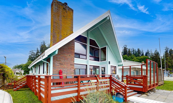 Langley Cabaña | Two story, dog-friendly oceanfront cottage w/deck, private gas grill, wood stove