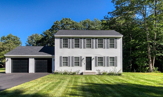 West Kennebunk Casa | Two-Story Family-Friendly Home w/Deck, Gas Grill, Free WiFi, Washer/Dryer, Patio