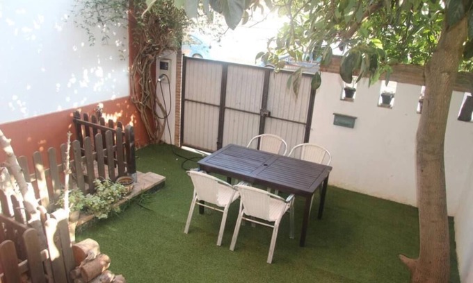 San Fernando Casa | Casa de dos plantas con jardín y patio en zona tranquila. Fácil aparcamiento