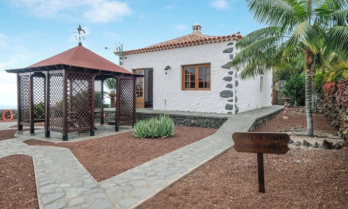 Buen Paso Villa | Dos casas típicas de Canarias en "Finca la Sorriba" con vistas al mar, piscina y Wi-Fi