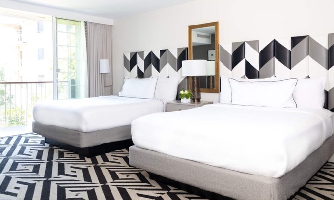 Norma Triangle Hotel | Two Units Luxurious Suites Close to Universal Studios Hollywood! Rooftop Pool!