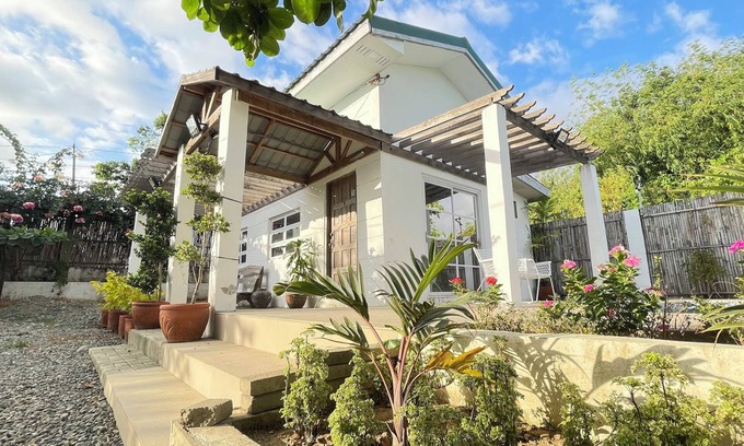 Caoayan Otro | Two Villas with Pool and an Outdoor Kitchen