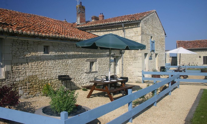 Princay Casa | Dos casas rurales de carácter recién convertidas con piscina.