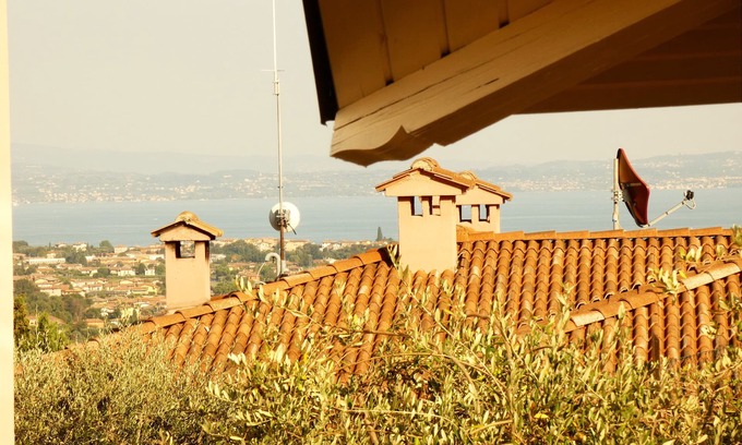 Polpenazze del Garda Casa | TWO WONDERFUL GROUND FLOOR AND FIRST FLOOR APARTMENTS WITH LAKE VIEW