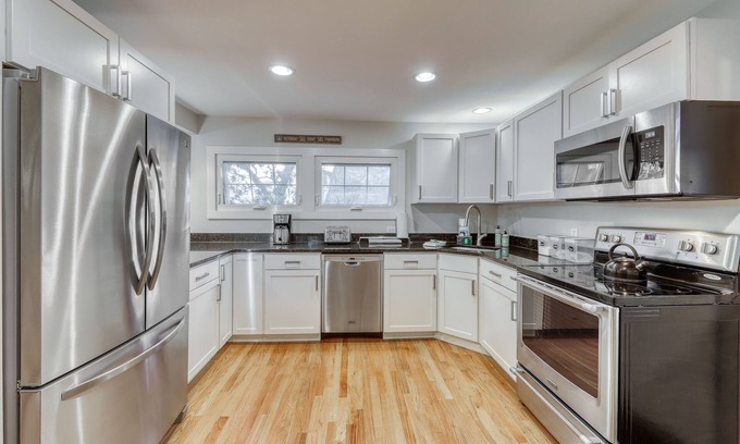Stowe Casa | Two wonderful escapes with full kitchens, WiFi, private hot tub, & gas grill