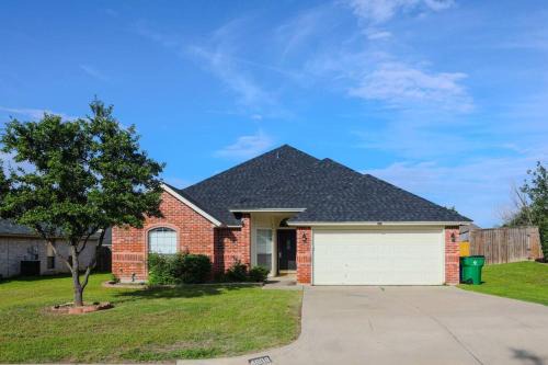 Haltom City Casa | TX Getaway PS5-Xbox, GameRoom, BBQ, Attractions