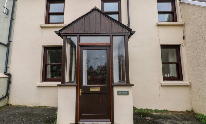 Haverfordwest Cabaña | TY CANOL, pet friendly, character holiday cottage in Mathry