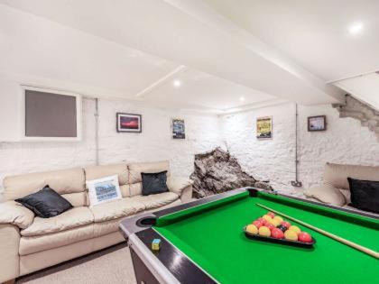 Pembroke Casa | Ty Clyd