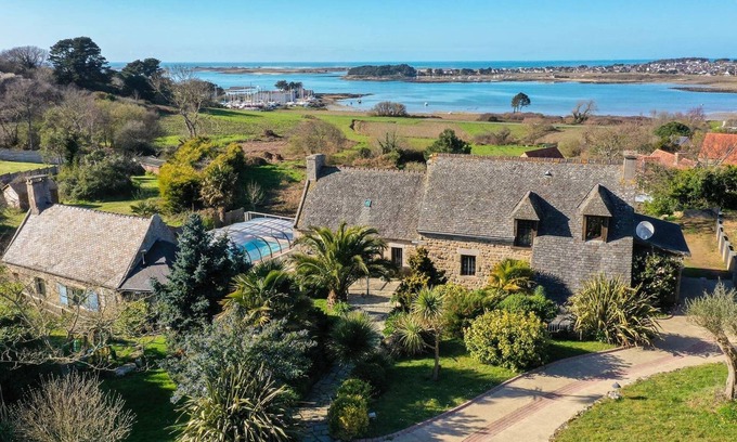 Trebeurden Casa | Ty goas treiz · Ty Goas Treiz Pool and view