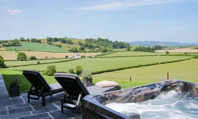 Montgomery Cabaña | TY HIRAETH, family friendly, luxury holiday cottage in Montgomery