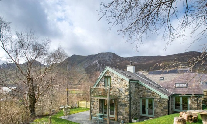 Bethesda Casa | Ty'n y Maes in the beautiful Bangor