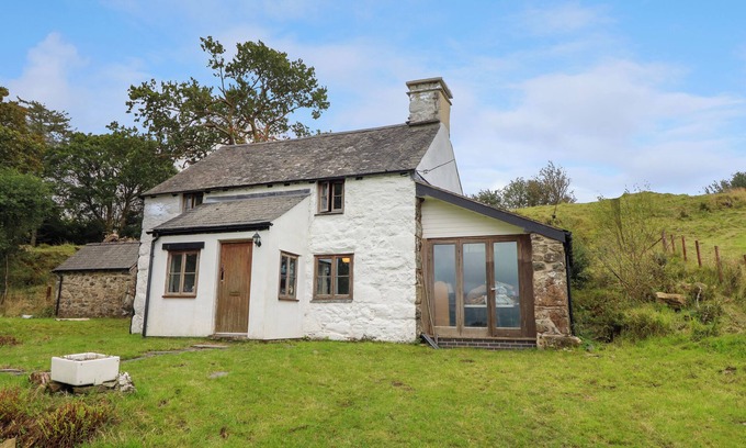 Dolgellau Cabaña | TY NEWYDD UCHAF, pet friendly, character holiday cottage in Dolgellau
