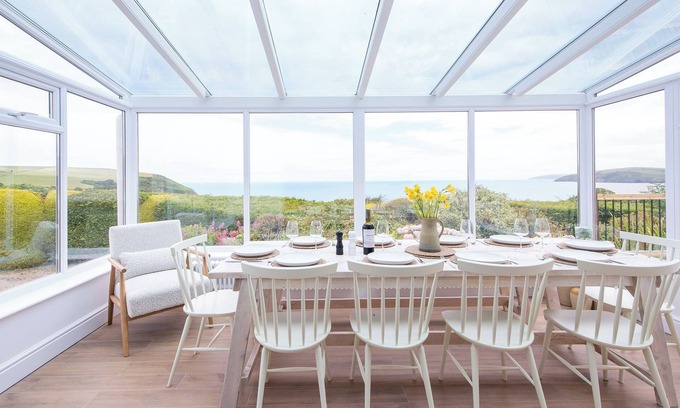 Dinas Cross Cabaña | Ty Perci Penrhiw, Holiday Cottage Cwm Yr Eglwys, Sleeps 8, 4 bedrooms, bathrooms