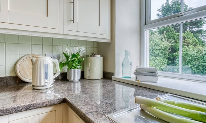 Brynsiencyn Cabaña | Ty Poeth - a dog that sleeps 8 guests in 4 bedrooms