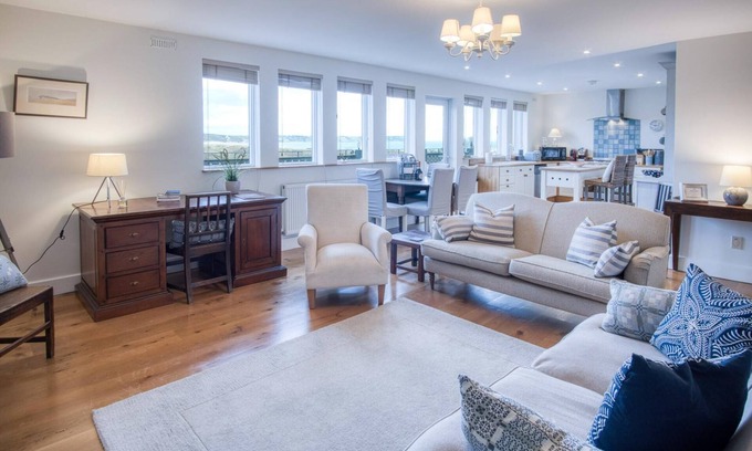 Crynant Apartamento | Ty Seren - 2 Bedroom Apt - Bayview Oxwich