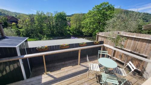 Taff's Well Apartamento | Ty Taf 2 Bed Cottage with Deck & Easy transport links