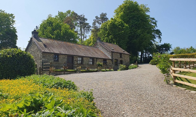 Llangybi Cabaña | TY TWT, pet friendly, character holiday cottage, with open fire in