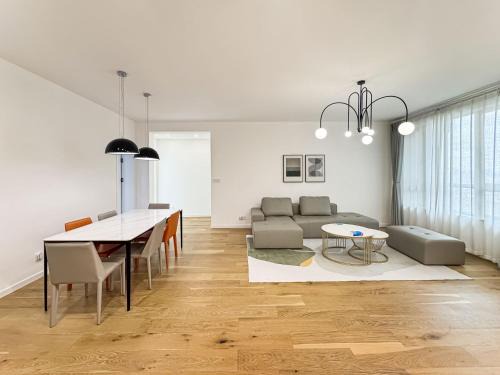 Xujiahui Apartamento | Tyms 2BR 2BA Apt Near MetroCity Line 1 9