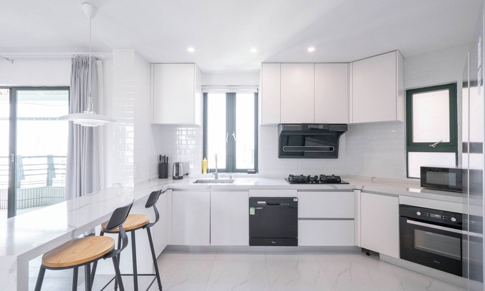 Xujiahui Cama Y Desayuno | Tyms Elegant 4BR 2BA Apt in Xujiahui