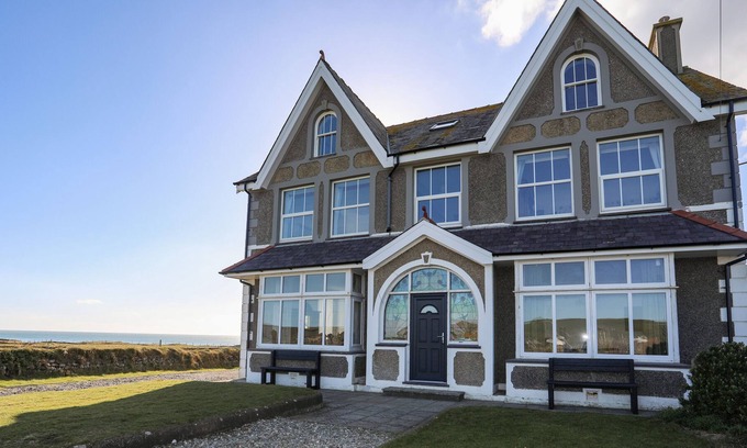 Llanengan Cabaña | TYN DON, pet friendly, character holiday cottage in Abersoch