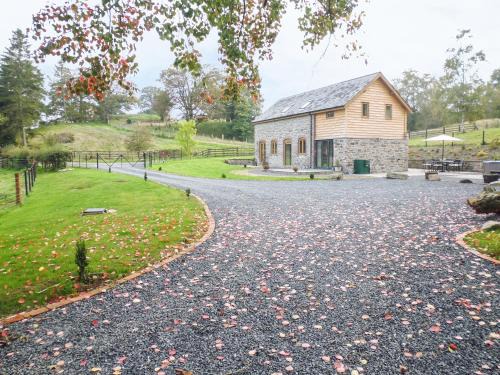 Llanbadarn Fynydd Casa | Tynddol Barn