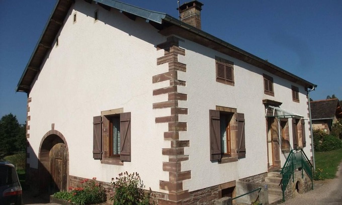 Fougerolles Cabaña | Casa típica tranquila con chimenea y garaje