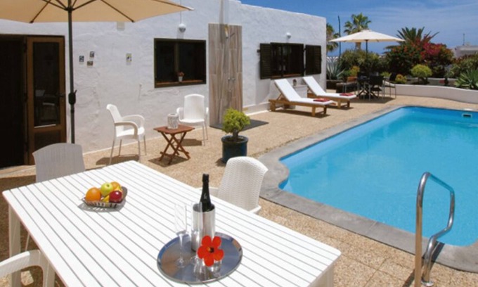 Los Cocoteros Casa | Casa típica canaria con piscina climatizada junto al mar!